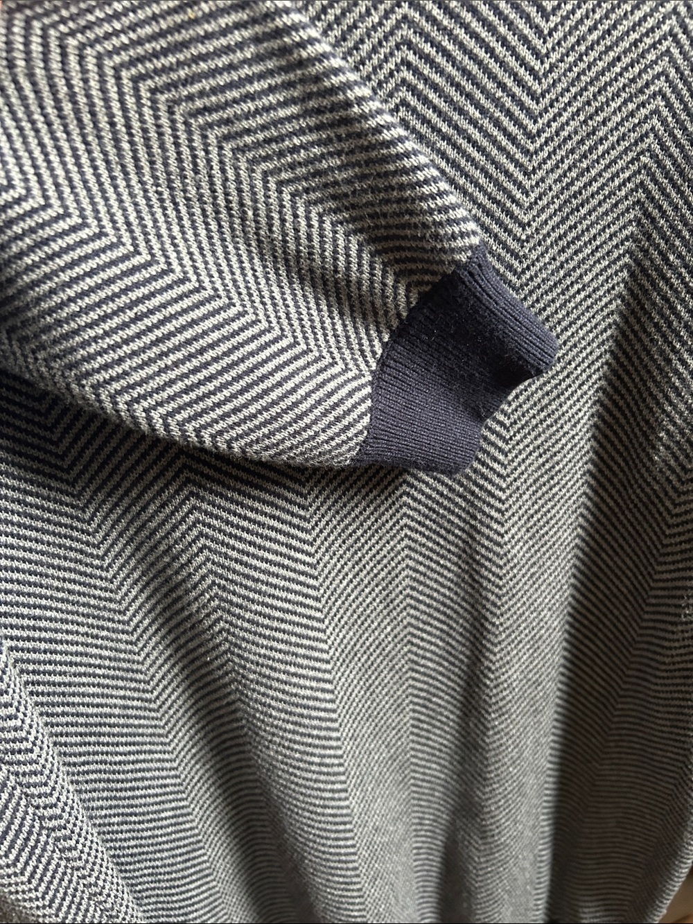 Jos. A. Bank Navy and Gray Herringbone Shawl Collar Sweater Size XL - Picture 6 of 7